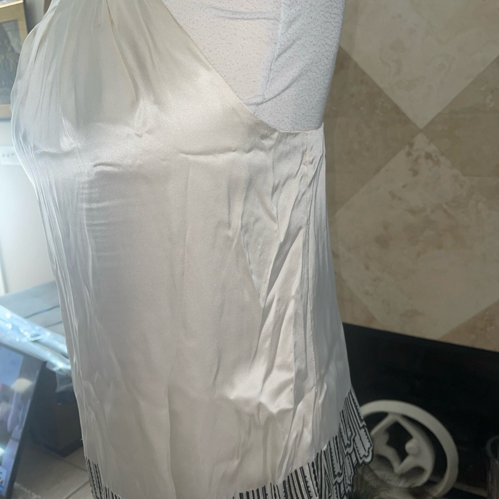 White House Black Market 100% Silk Cream Black Embroidered Bottom Tank Top Sz 8 - Picture 11 of 13